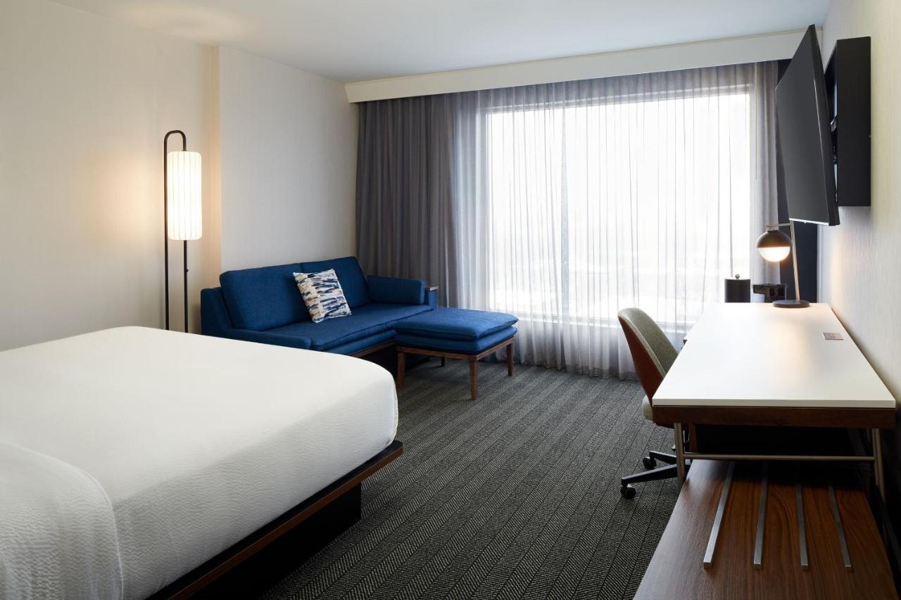 Courtyard Montreal Midtown Hotel Exterior photo